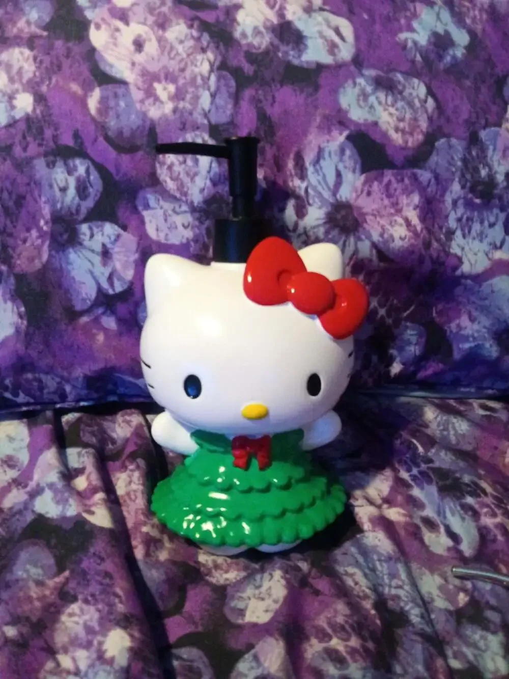 Sanrio Hello Kitty Christmas Holiday Soap & Lotion Dispenser Set! Santa & Tree!